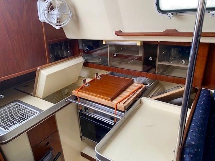 1984 CS Yachts 33 Photo 4 of 13