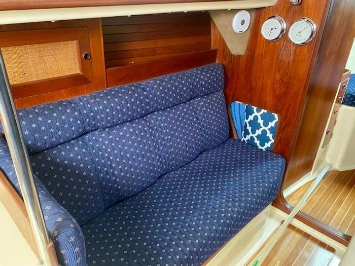 1984 CS Yachts 33 Photo 7 of 13