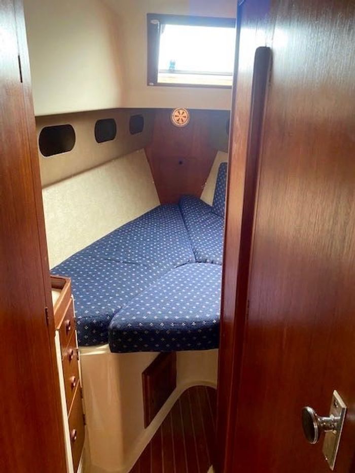 1984 CS Yachts 33 Photo 8 of 13