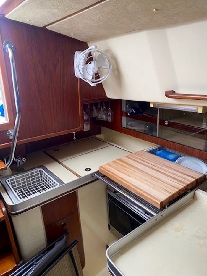 1984 CS Yachts 33 Photo 12 of 13