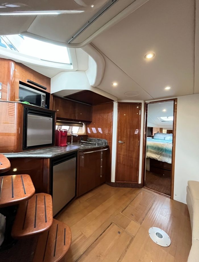 2012 Sea Ray 390 Photo 31 of 42