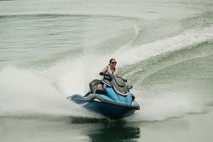 2026 Yamaha FX Cruiser SVHO Lagoon Blue Photo 9 of 12
