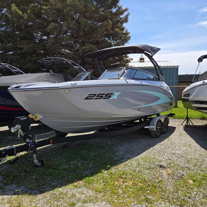 2026 Yamaha 255XD Dolphin Grey Photo 2 of 11