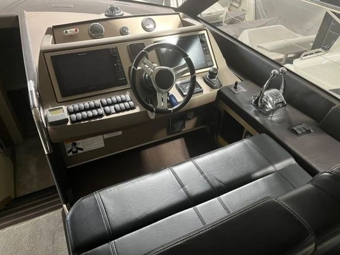 2017 Prestige Yacht 560 Fly Sedan Cruiser Photo 14 of 24