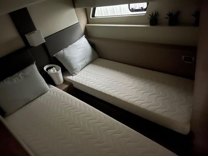 2017 Prestige Yacht 560 Fly Sedan Cruiser Photo 17 of 24