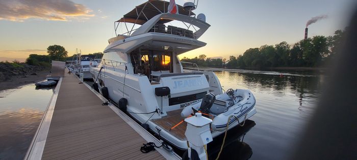 2017 Prestige Yacht 560 Fly Sedan Cruiser Photo 2 of 24
