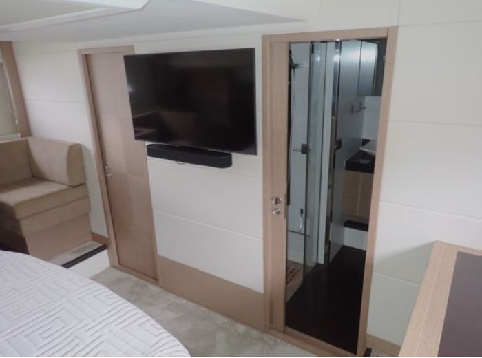 2017 Prestige Yacht 560 Fly Sedan Cruiser Photo 18 of 24