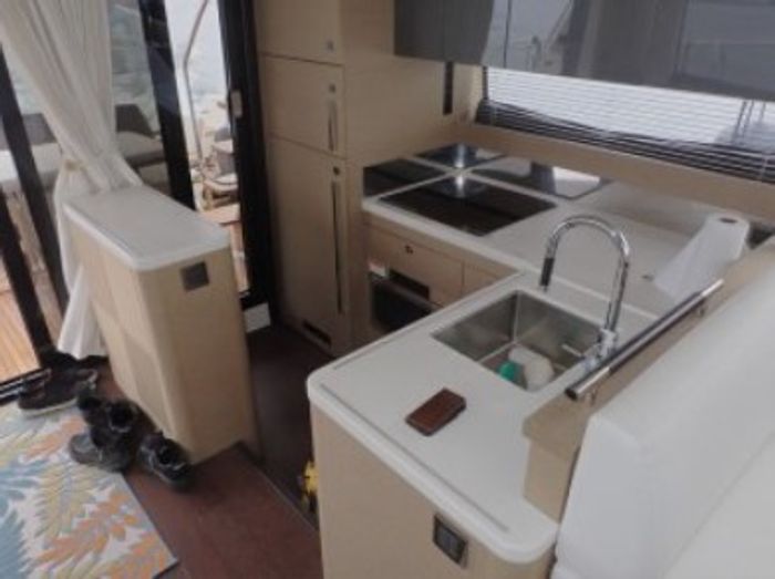 2017 Prestige Yacht 560 Fly Sedan Cruiser Photo 20 of 24