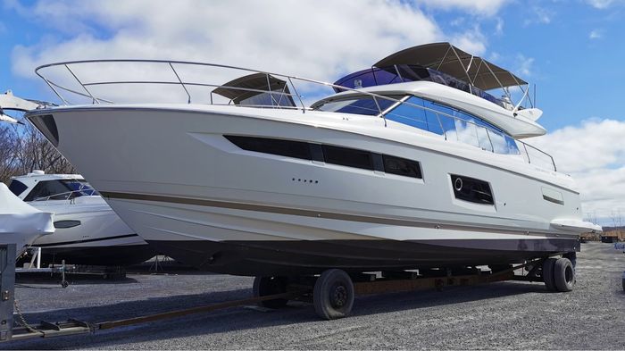 2017 Prestige Yacht 560 Fly Sedan Cruiser Photo 3 of 24