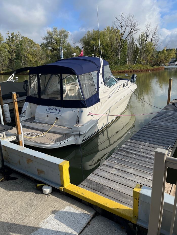 2005 Sea Ray 320 Sundancer Photo 2 of 24