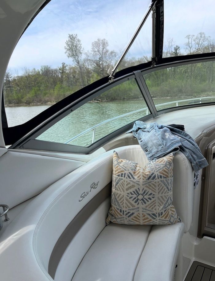2005 Sea Ray 320 Sundancer Photo 11 of 24