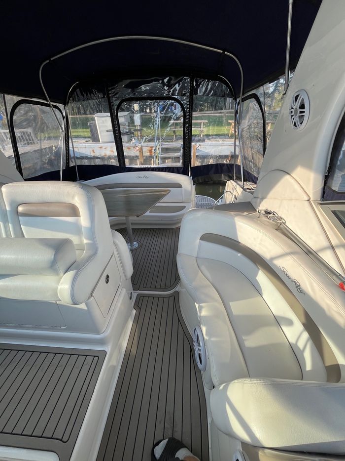 2005 Sea Ray 320 Sundancer Photo 12 of 24