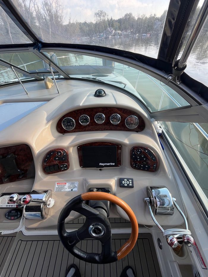 2005 Sea Ray 320 Sundancer Photo 14 of 24