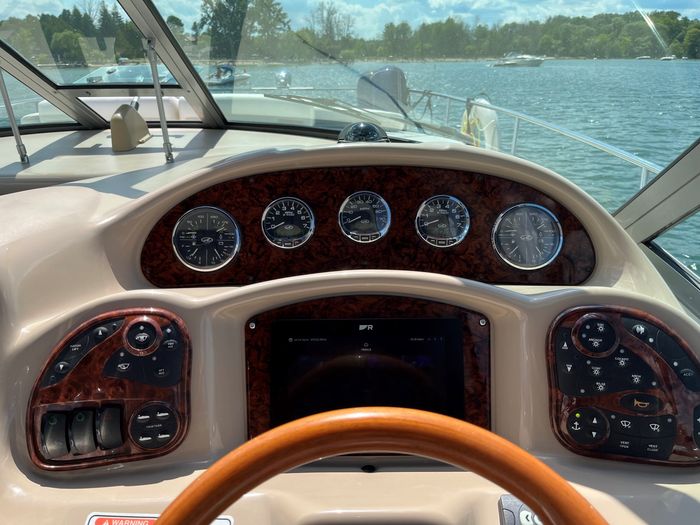 2005 Sea Ray 320 Sundancer Photo 15 of 24