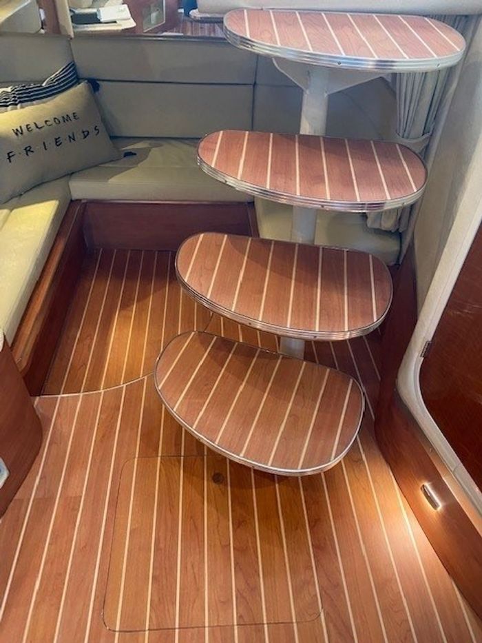 2005 Sea Ray 320 Sundancer Photo 19 of 24