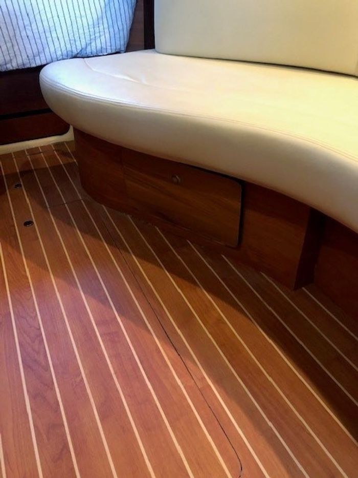 2005 Sea Ray 320 Sundancer Photo 20 of 24