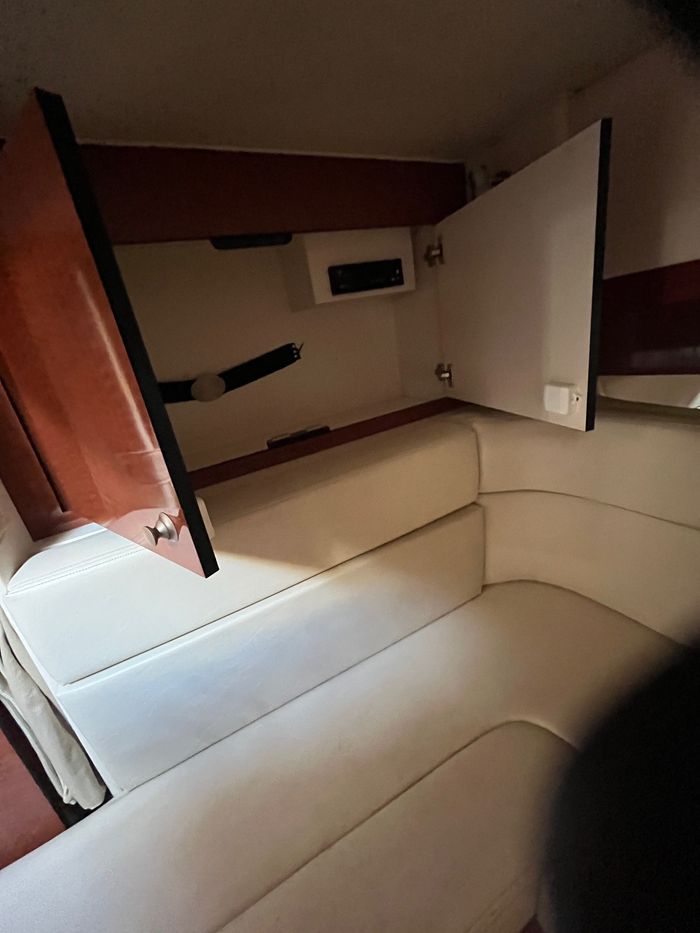 2005 Sea Ray 320 Sundancer Photo 22 of 24