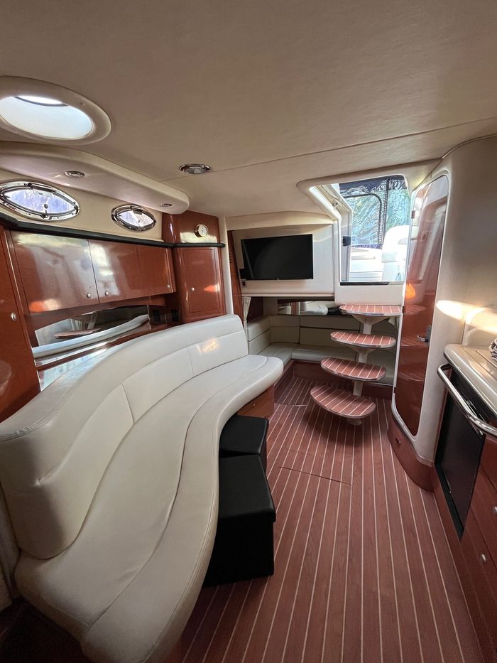 2005 Sea Ray 320 Sundancer Photo 23 of 24