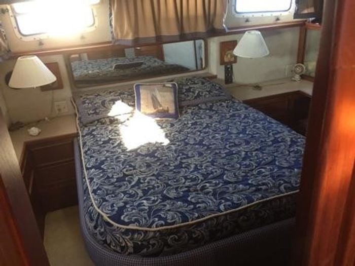 1986 Chris-Craft Catalina 426 Photo 9 of 16