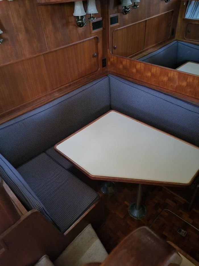1986 Chris-Craft Catalina 426 Photo 7 of 16