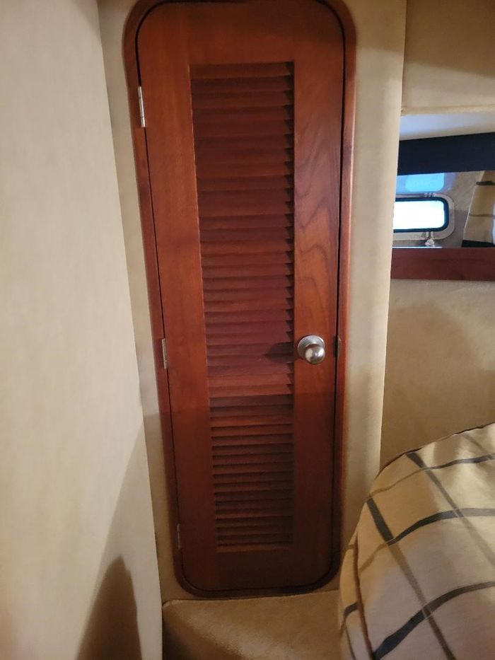 1986 Chris-Craft Catalina 426 Photo 15 of 16