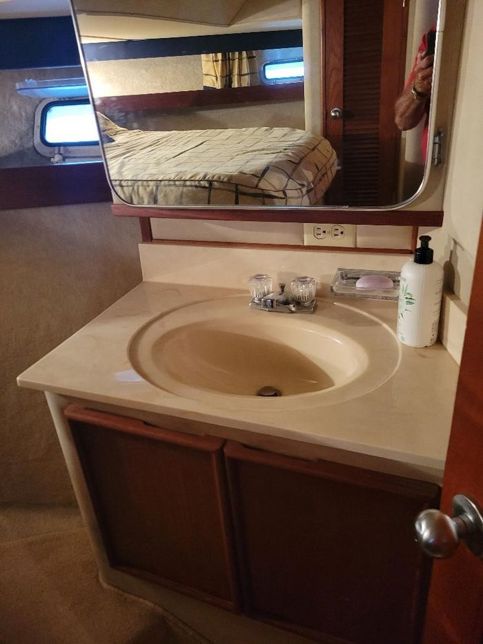 1986 Chris-Craft Catalina 426 Photo 14 of 16