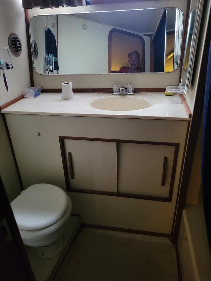 1986 Chris-Craft Catalina 426 Photo 10 of 16