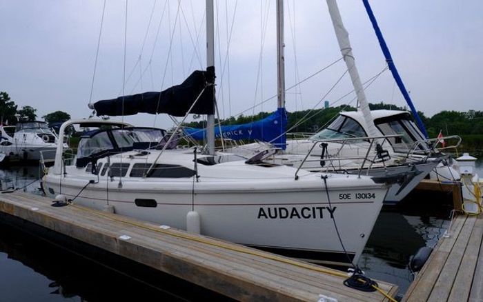 1997 Hunter 340 Photo 3 of 29