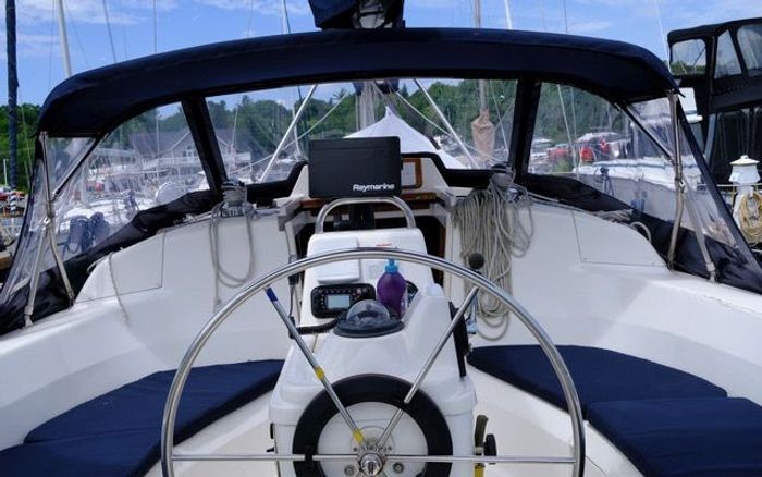 1997 Hunter 340 Photo 6 of 29