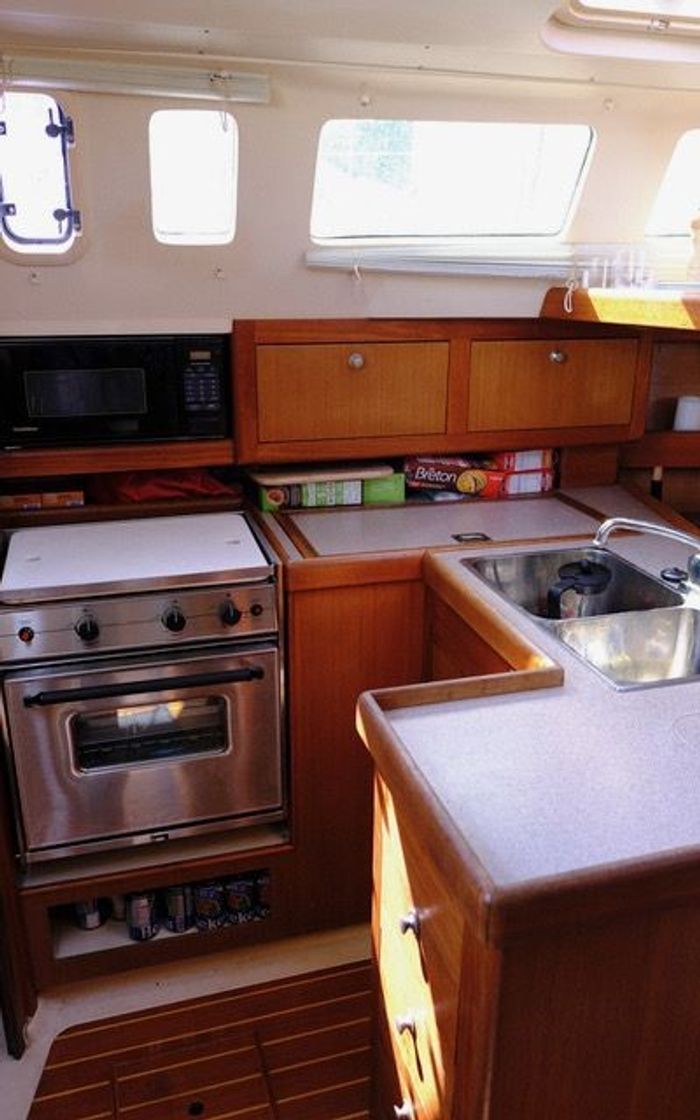 1997 Hunter 340 Photo 14 of 29