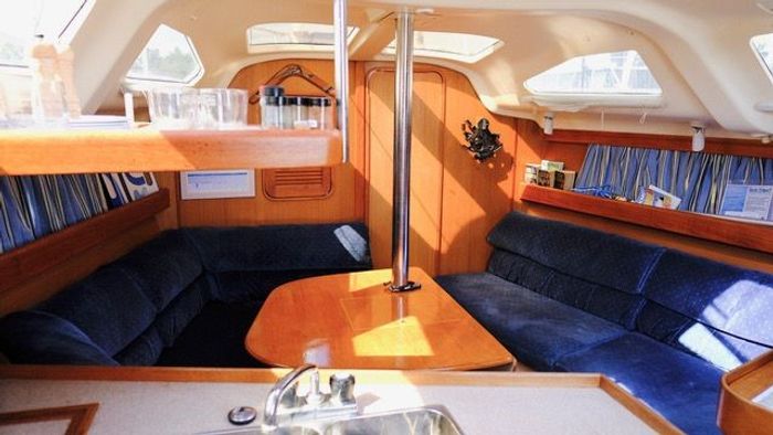 1997 Hunter 340 Photo 16 of 29
