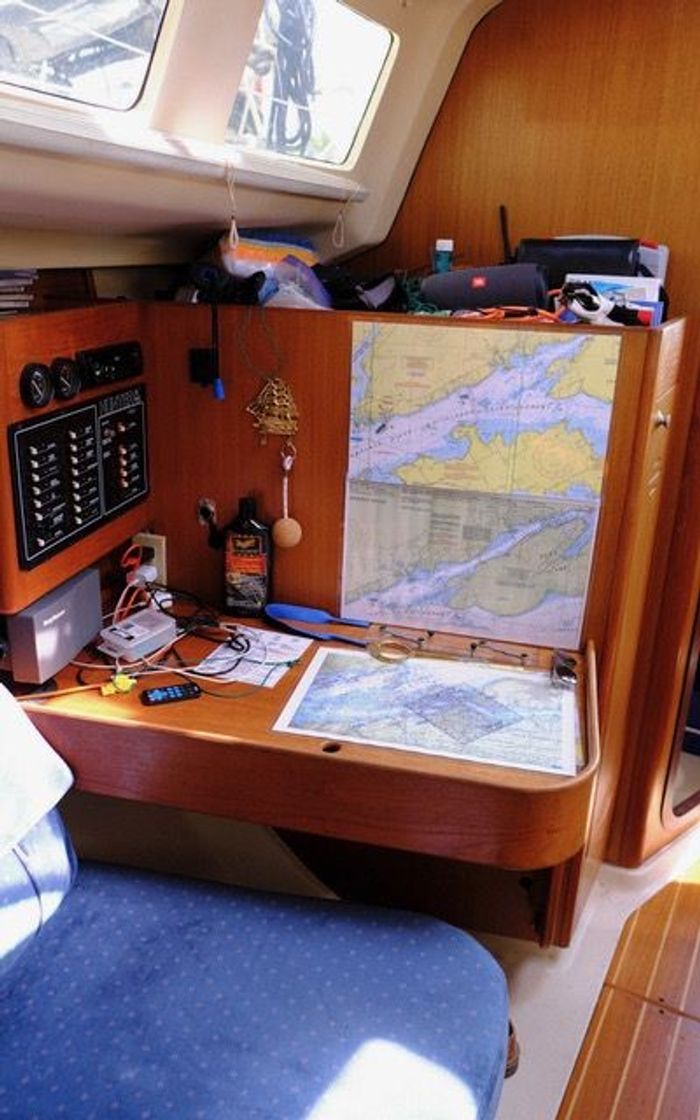 1997 Hunter 340 Photo 17 of 29