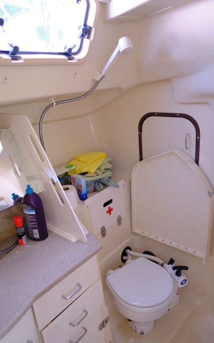 1997 Hunter 340 Photo 20 of 29