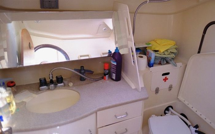 1997 Hunter 340 Photo 21 of 29