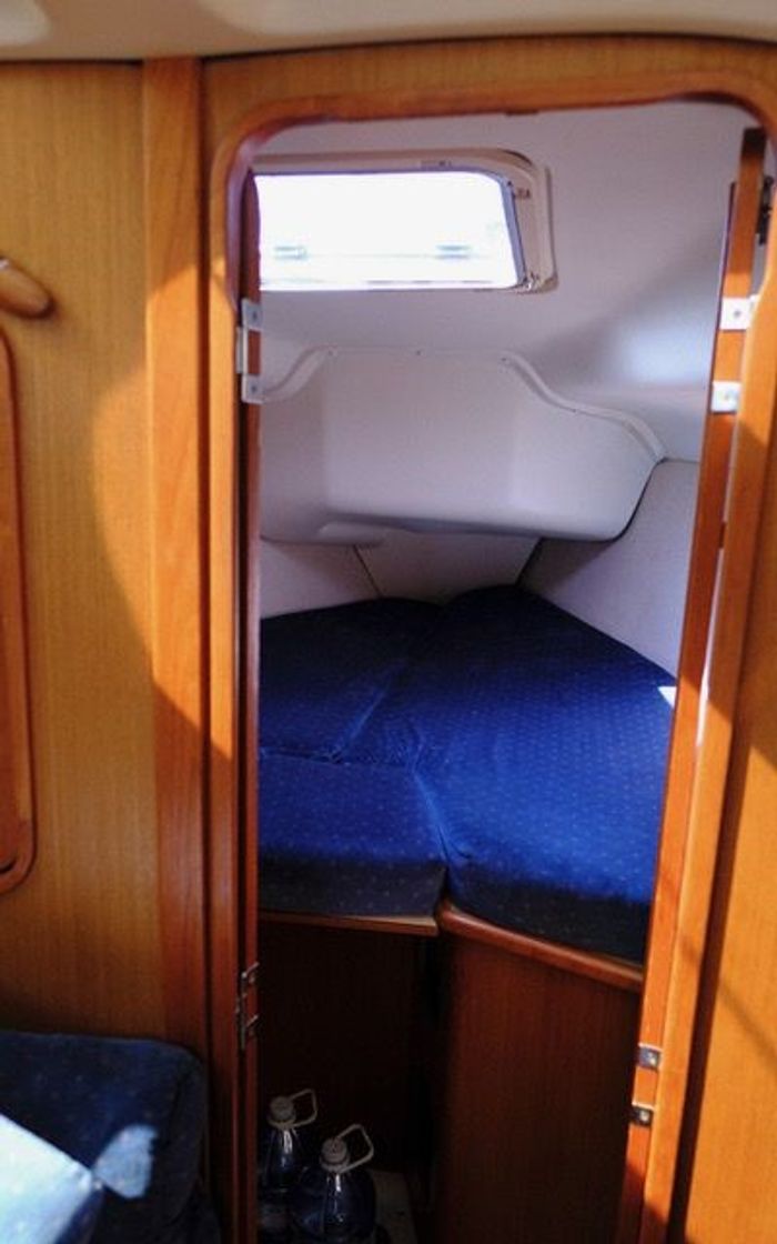 1997 Hunter 340 Photo 24 of 29
