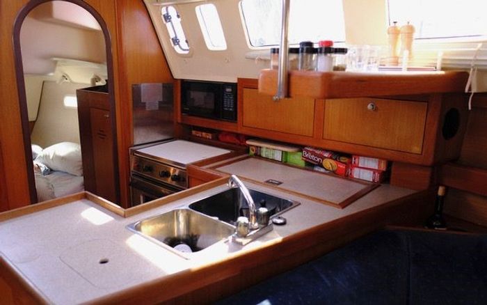 1997 Hunter 340 Photo 25 of 29