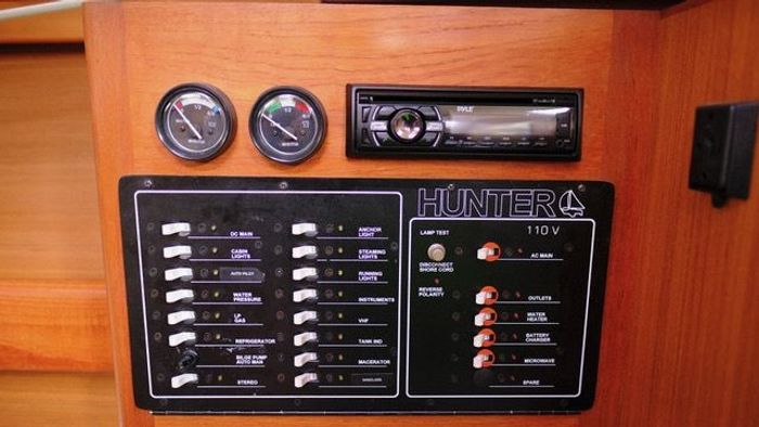 1997 Hunter 340 Photo 29 of 29