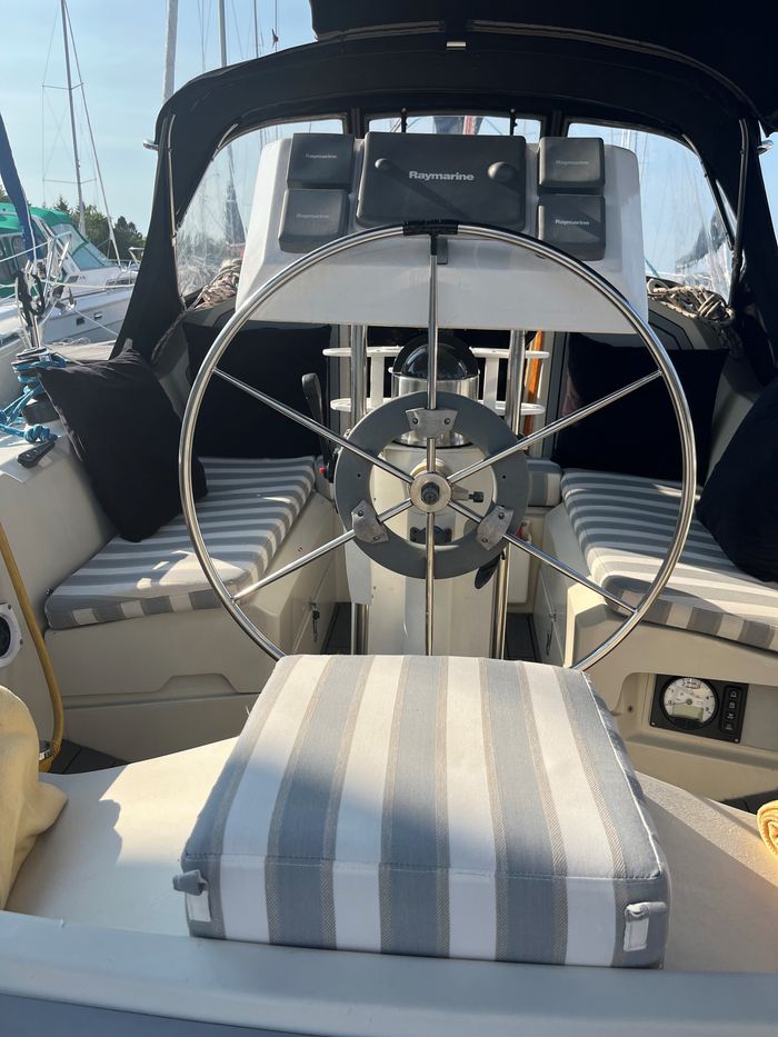 1987 Mirage 32 Sloop Photo 7 of 14