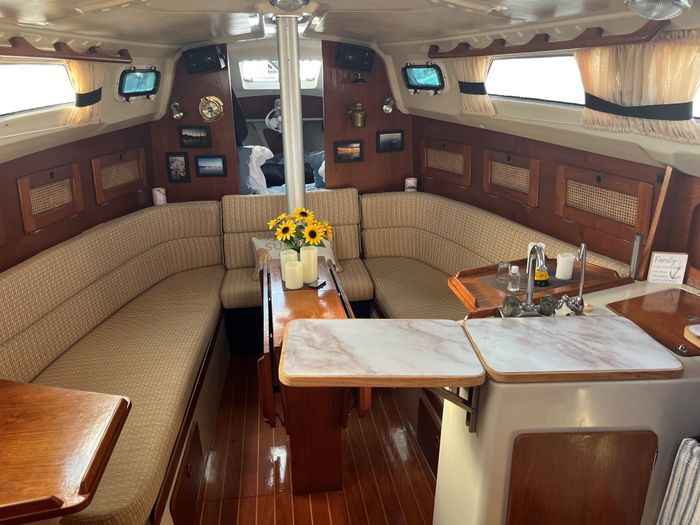 1987 Mirage 32 Sloop Photo 10 of 14