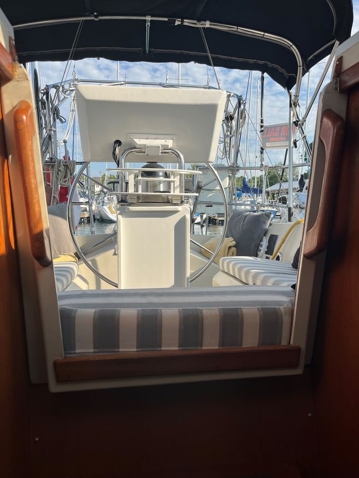 1987 Mirage 32 Sloop Photo 8 of 14