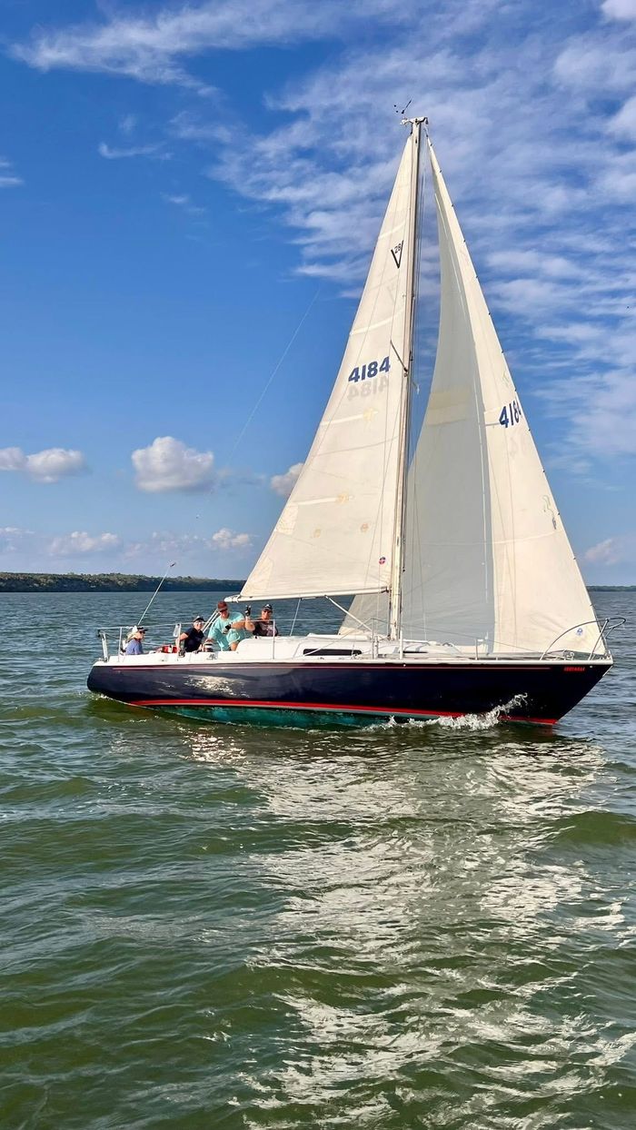 1974 C&C Viking28 Photo 3 of 6