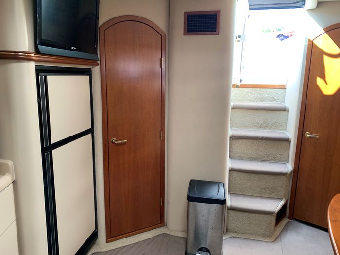 2001 Cruisers Yachts 3870 express cruiser Photo 8 of 22