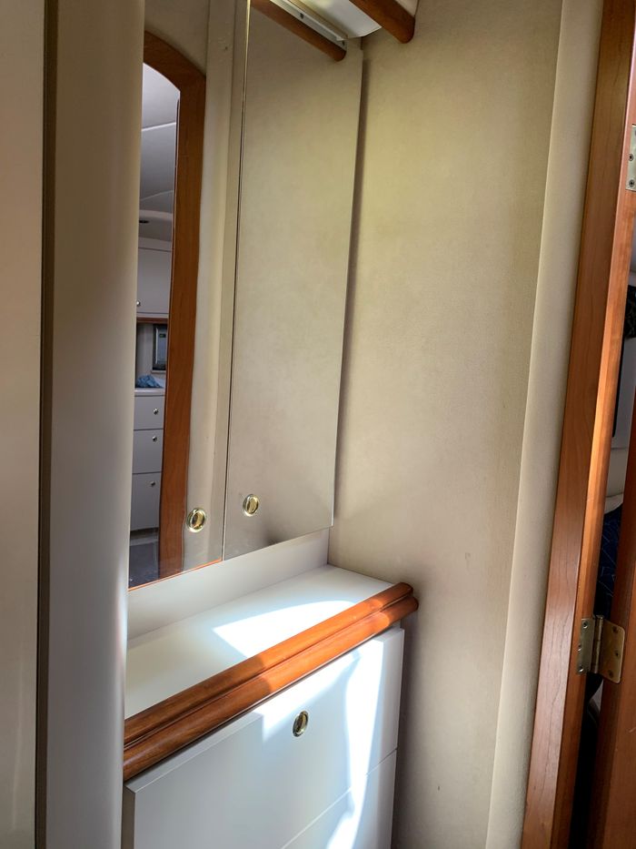 2001 Cruisers Yachts 3870 express cruiser Photo 12 of 22
