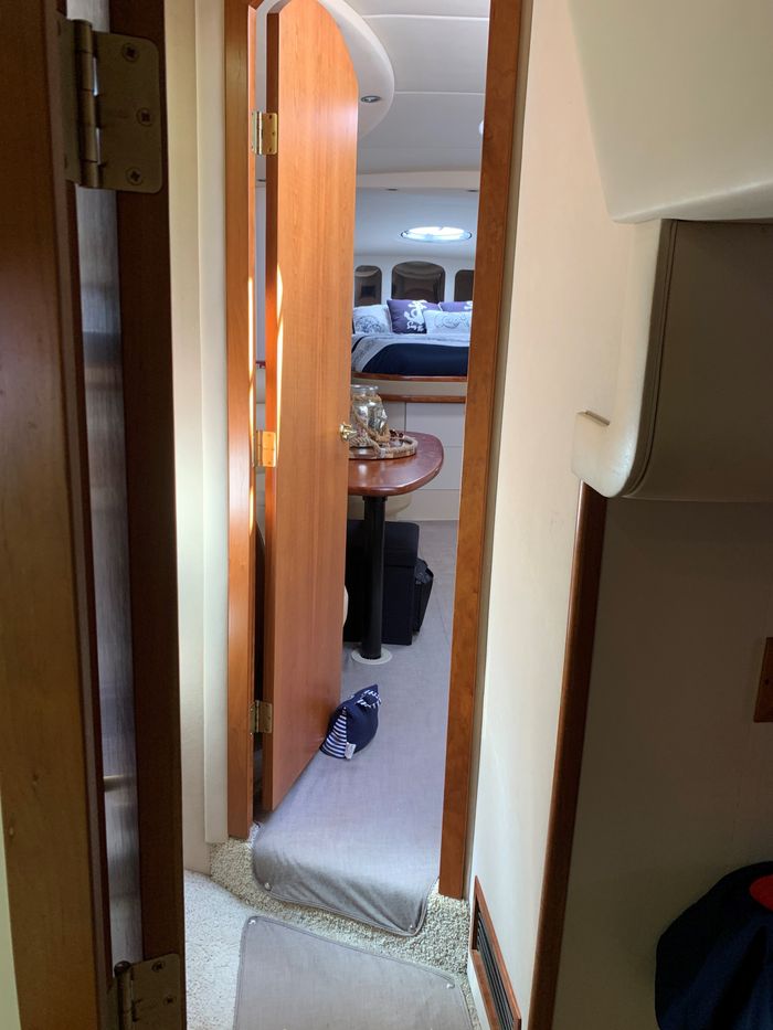 2001 Cruisers Yachts 3870 express cruiser Photo 13 of 22