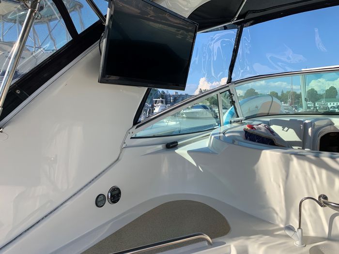 2001 Cruisers Yachts 3870 express cruiser Photo 16 of 22