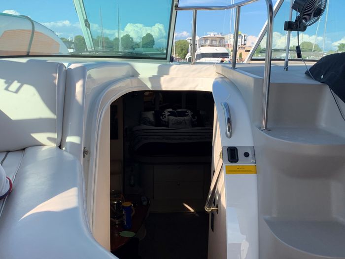 2001 Cruisers Yachts 3870 express cruiser Photo 17 of 22