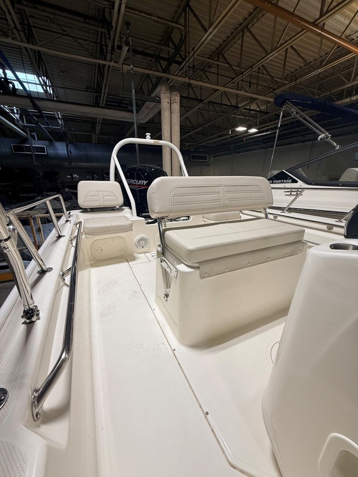 2026 Boston Whaler 170 Montauk Photo 5 of 6