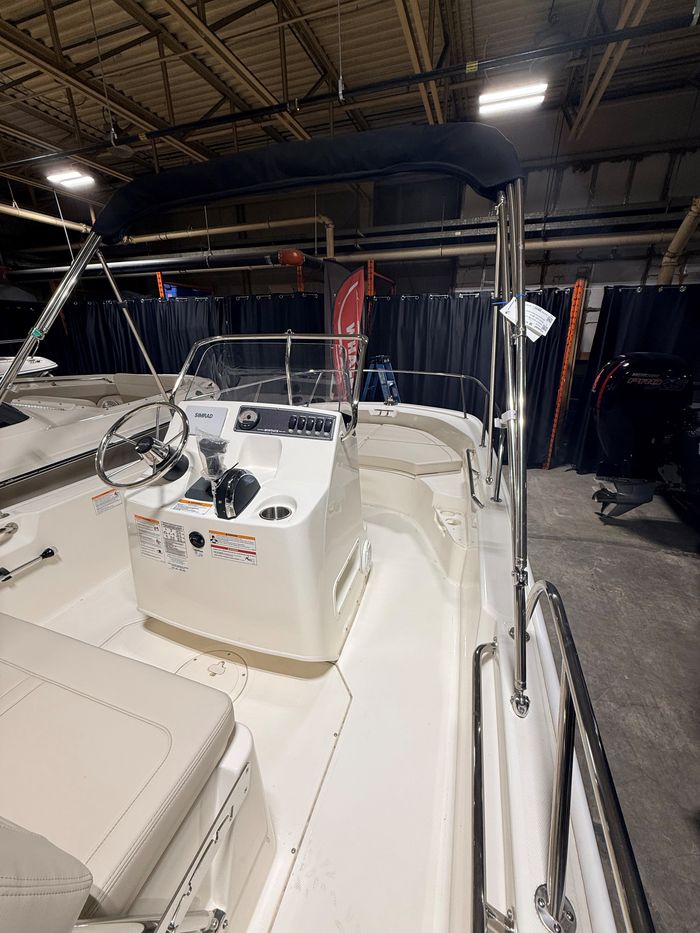 2026 Boston Whaler 170 Montauk Photo 6 of 6