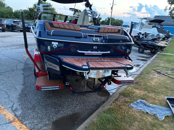 2021 Malibu 24 MXZ Wakesetter Photo 3 of 14