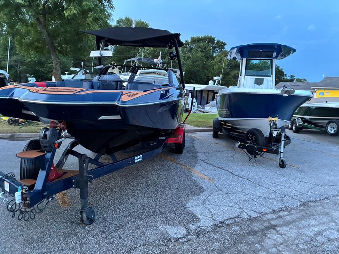 2021 Malibu 24 MXZ Wakesetter Photo 2 of 14